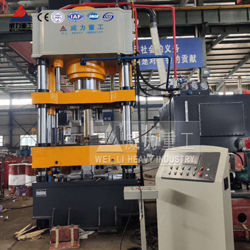 <b>一模两块5kg盐砖630吨液压机</b> <b>一模两块5kg盐砖630吨液压机</b>